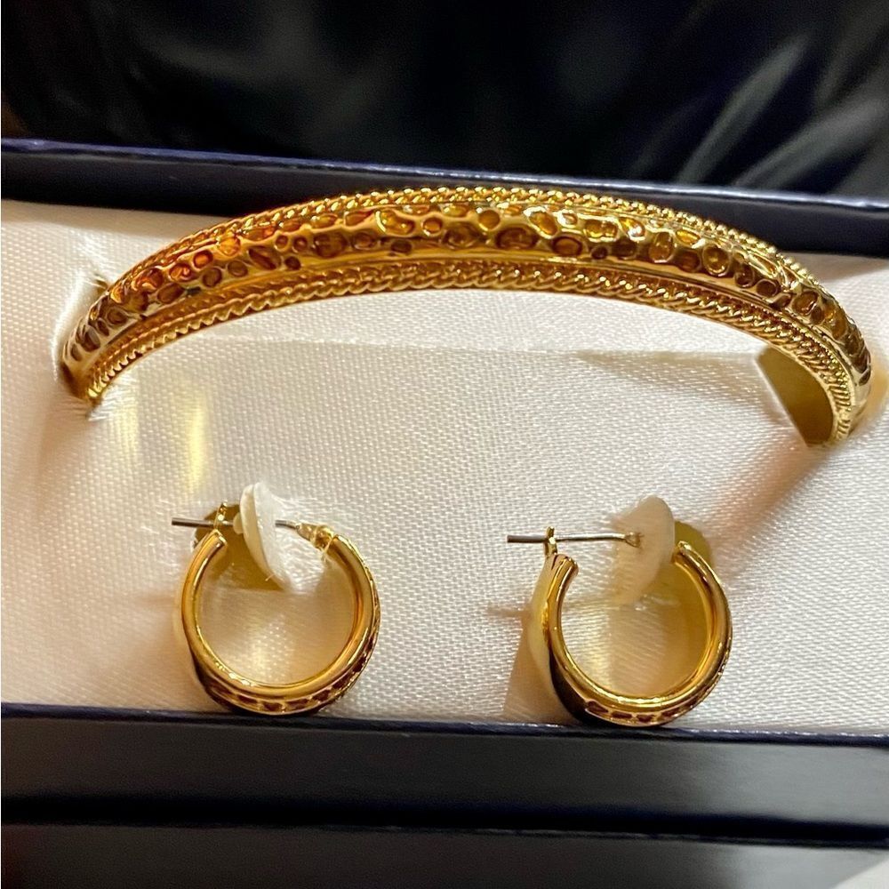 𝅺VINTAGE Domaine Designs bracelets & earrings
